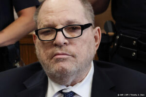 Aanklagers laten verkrachtingszaak tegen Harvey Weinstein vallen