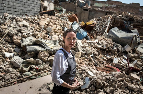 Angelina Jolie schrikt van ravage in Mosul