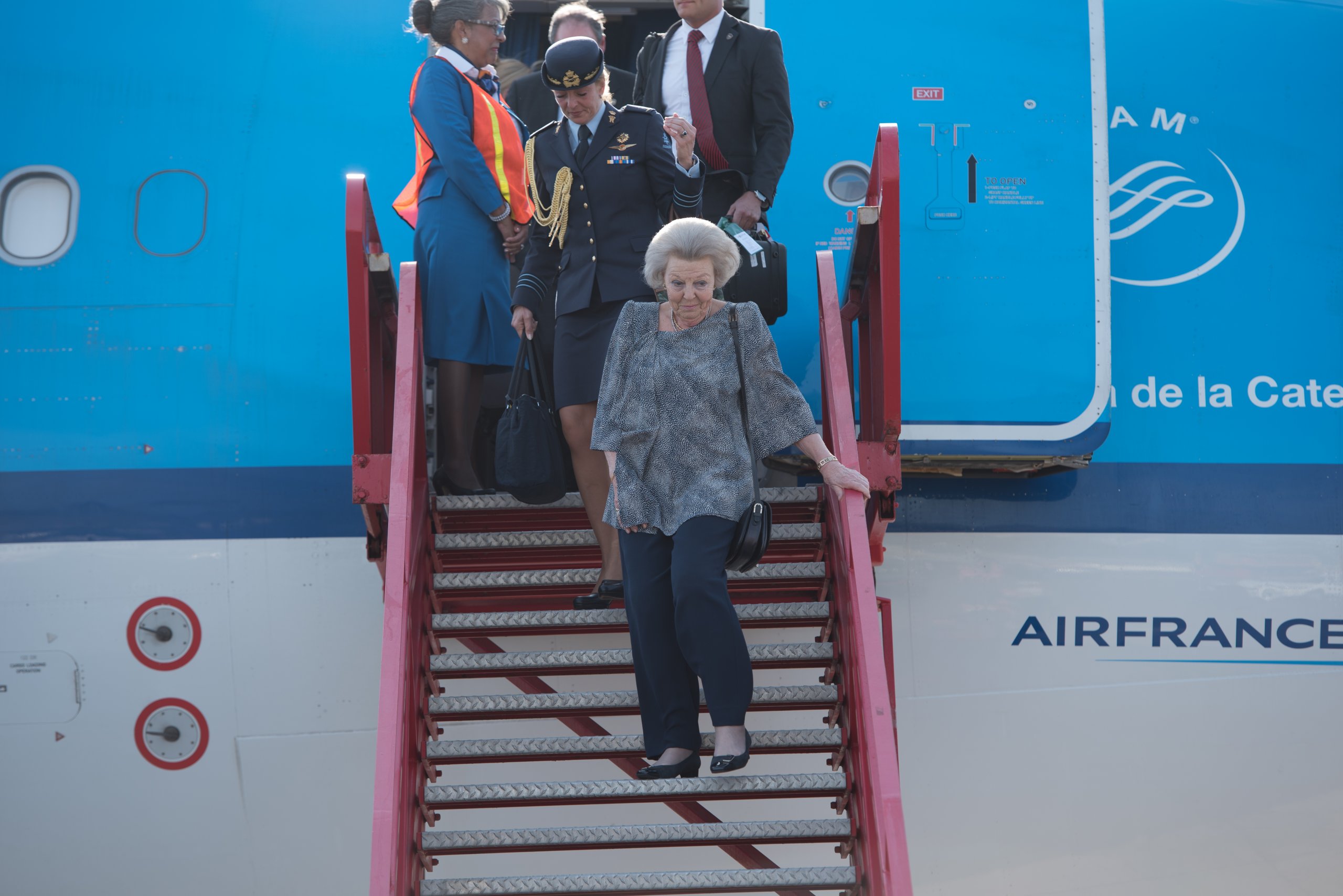 Prinses Beatrix enthousiast ontvangen op Aruba