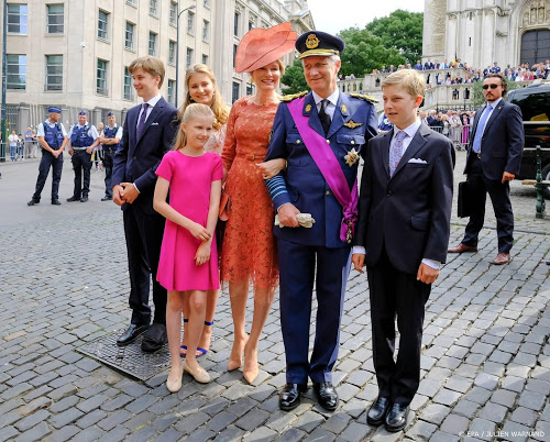 Belgisch koningspaar ziet kinderen weer uitvliegen