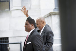 VOOR HET HEK: Bill Cosby arriveert bij rechtbank