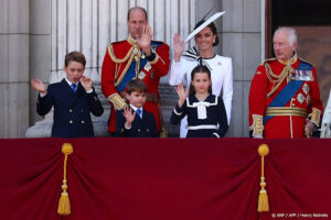 Brits koningshuis staat stil bij Vaderdag