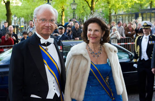 Carl Gustaf en Victoria gaan naar de kerk