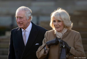 Charles en Camilla onthullen naam van neushoornkalf in Colchester