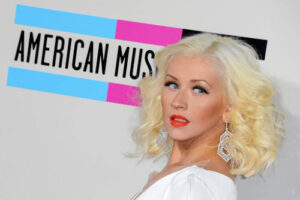 Christina Aguilera eert Whitney Houston