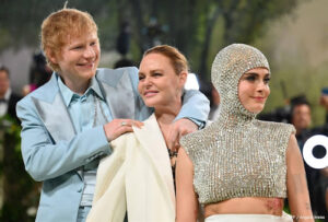 Ed Sheeran bij Met Gala in duurzame kleding van Stella McCartney