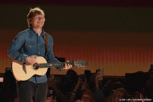 Ed Sheeran viert 10-jarig bestaan album x met hernieuwde versie