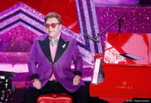 Elton John presenteert televisiebenefiet voor coronavirus