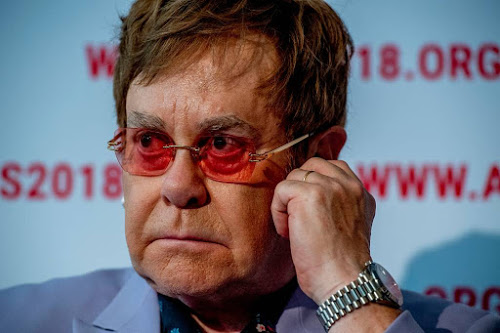 Elton John zegt concert na aanvangstijd af