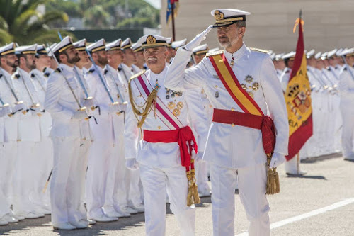 Felipe bij beëdiging onderofficieren marine