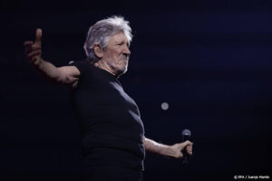 Honderden demonstreren tegen optreden Roger Waters in Frankfurt