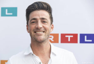 Hugo Kennis in het gips na val tijdens skivakantie