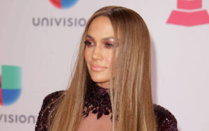 Fans Jennifer Lopez boos: billen zijn gephotoshopt