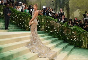 Jurk Jennifer Lopez op Met Gala bevat 2,5 miljoen kralen