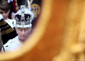 Koning Charles viert eerste jaar als officiële Britse vorst