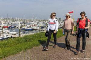 Koningin Mathilde loopt 25 kilometer tijdens Belgian Coast Walk