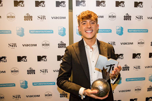 Lil&#8217; Kleine wint MTV EMA in Londen