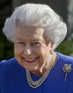Koningin Elizabeth leent een heel bijzonder sieraad uit aan Kate