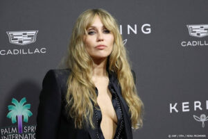 Miley Cyrus hekelt gevoel van concurrentie tussen artiesten