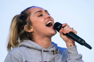 Miley Cyrus werkt aan nieuwe muziek