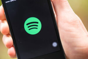 Muziek Ede Staal komt op Spotify