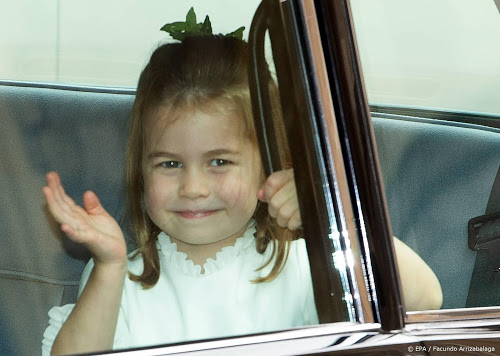 Nieuwe foto&#8217;s van jarige prinses Charlotte