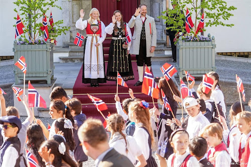 Noors kroonprinselijk gezin viert feestdag zonder Sverre Magnus