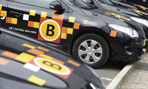 Omroep Brabant verwijderd logo’s van wagenpark