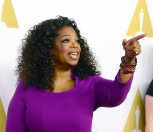 Oprah Winfrey verrast zusje bij afstuderen