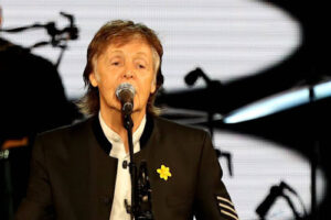 Paul McCartney roert James Corden tot tranen