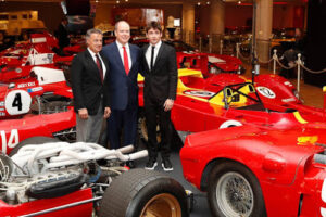 Prins Albert exposeert zijn Ferrari-collectie