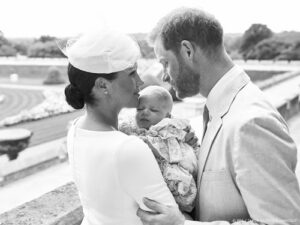 &#8216;Royal baby&#8217; Archie lijkt meer op Prins Harry