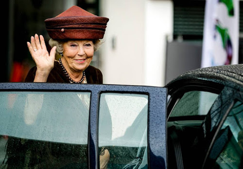 Prinses Beatrix schenkt De Horsten aan koning