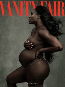 Zwangere tennisster Serena Williams uit de kleren
