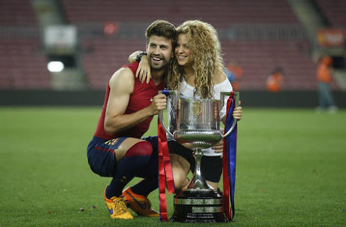 Shakira steunt haar liefje Gerard Pique