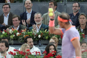 Spaanse koning Felipe feliciteert Rafael Nadal na winst in Madrid