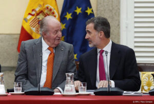Spaanse regeringspartij: &#8216;Juan Carlos moet titel inleveren&#8217;