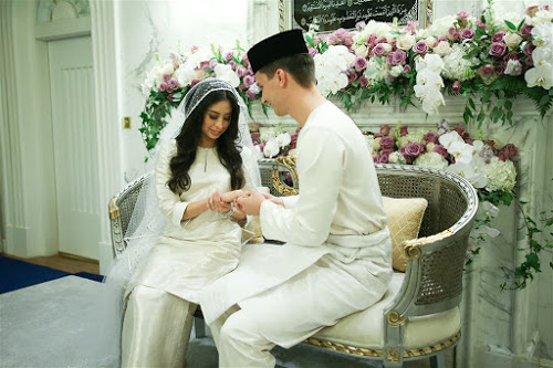 Sultan van Brunei geeft zegen aan huwelijk Dennis