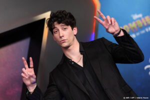 Teagan Croft en Milo Manheim in live-actionfilm Tangled