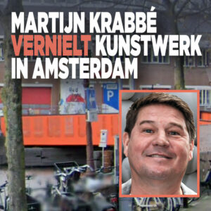 Martijn Krabbé vernielt kunstwerk in Amsterdam