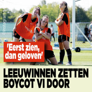 Voetbalsters zetten boycot VI door