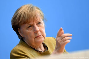 Angela Merkel zwaait af met bijzonder lied