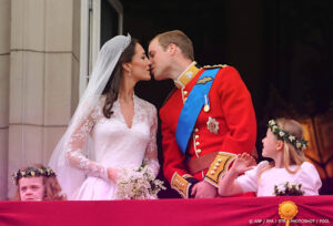William en Catherine delen nieuwe zwart-witfoto op trouwdag