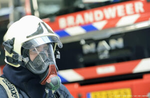 Zeer grote brand in bedrijfspand in binnenstad Hengelo