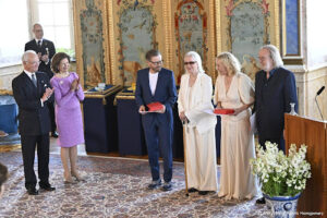 Zweedse koning overhandigt koninklijke onderscheiding aan ABBA
