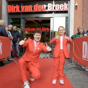 Dirk van den Broek in Waddinxveen is open.