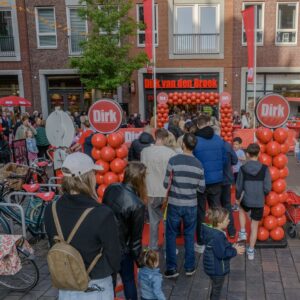 Dirk van den Broek in Waddinxveen is open.