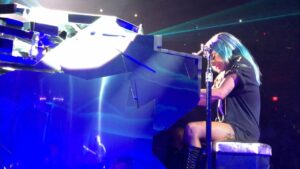 Tranen Lady Gaga bij eerste optreden met Shallow in Las Vegas