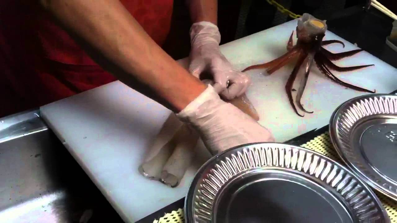 Sushi maken met een levende inktvis